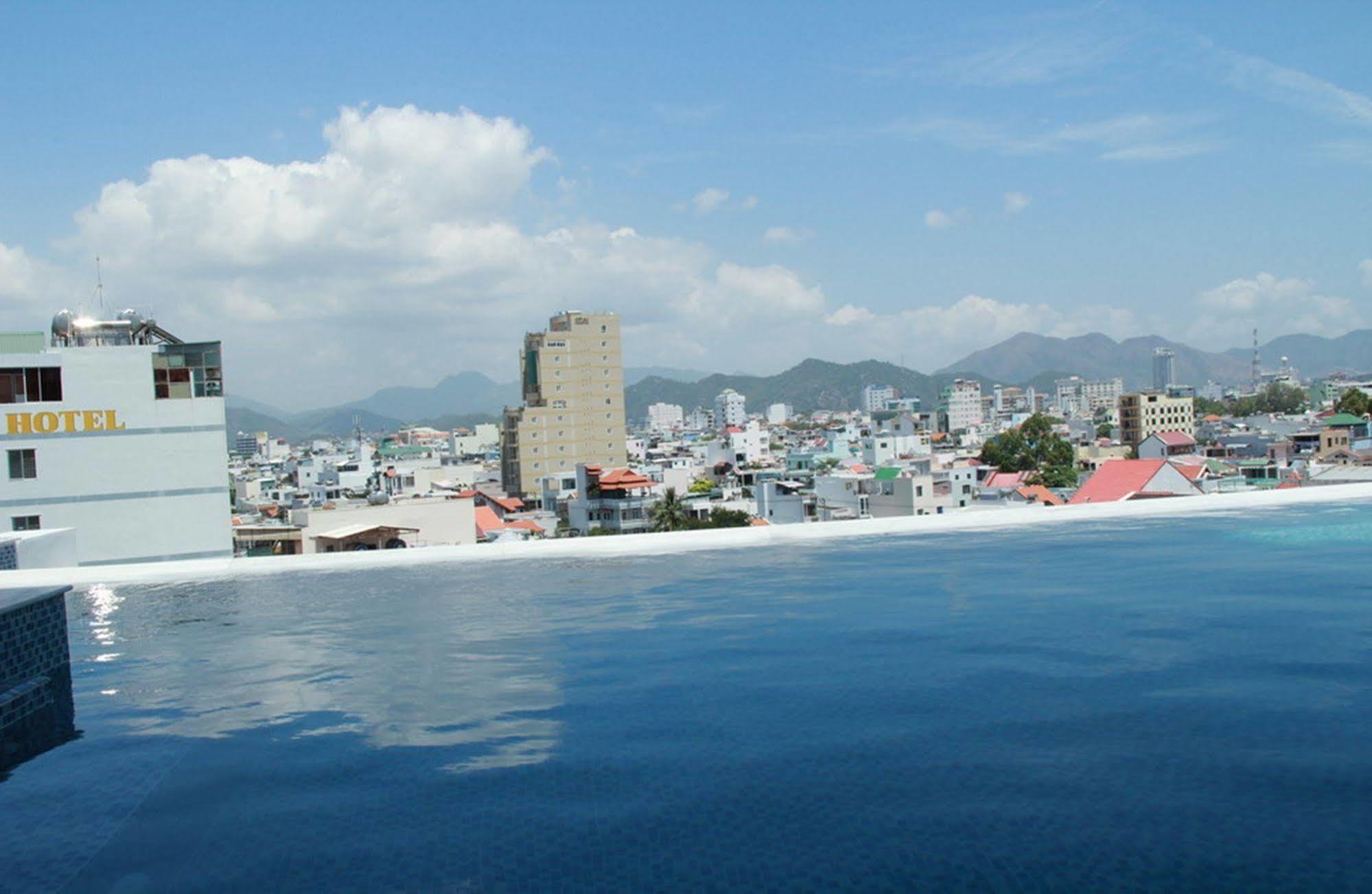 Daisy Hotel Nha Trang Exteriör bild