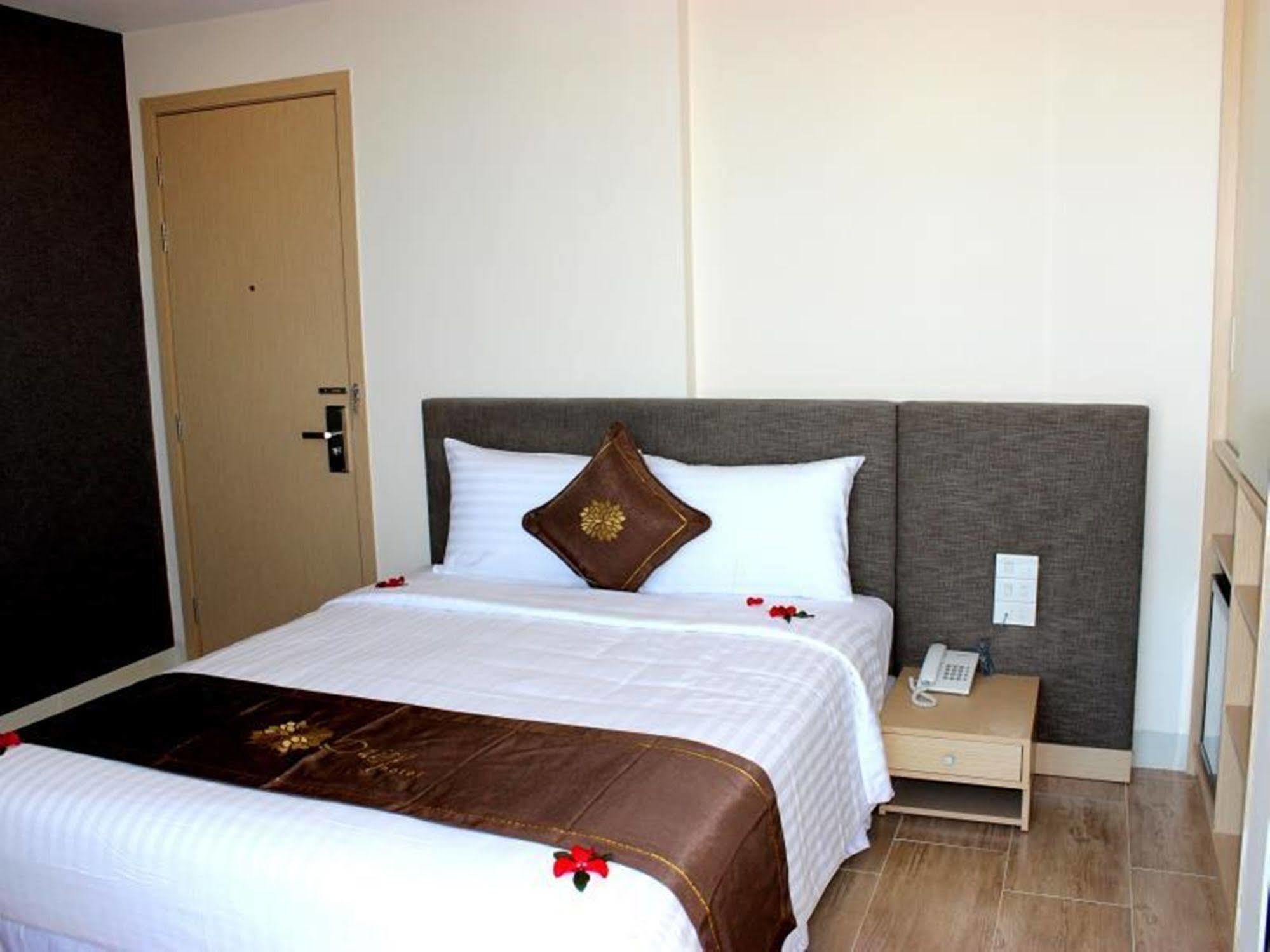 Daisy Hotel Nha Trang Exteriör bild